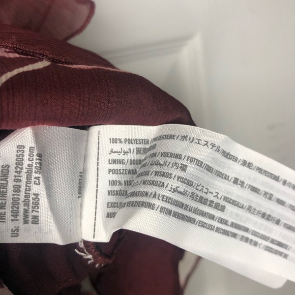 Abercrombie & Fitch Floral Ruffle V-Neck Shell Tank - Picture 8 of 10